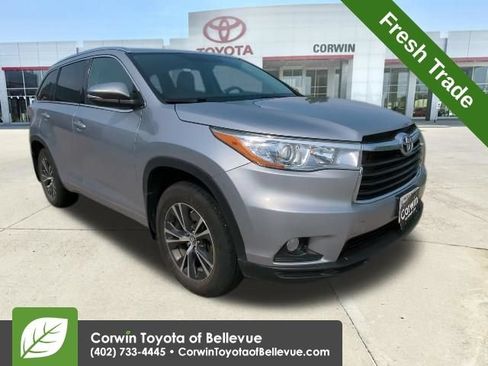 Used 2016 Toyota Highlander XLE AWD/4WD image 1
