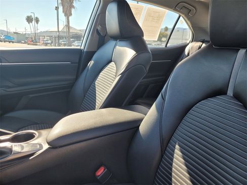 Used 2022 Toyota Camry SE image 13