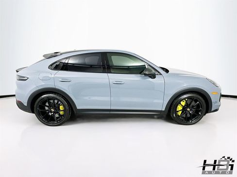 Used 2023 Porsche Cayenne Turbo GT AWD/4WD image 5