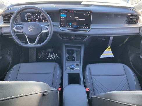New 2026 Volkswagen Tiguan SE image 11