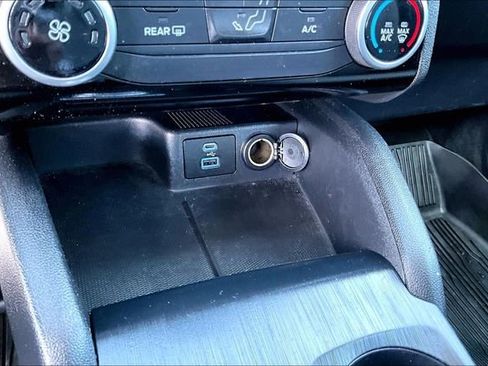 Used 2022 Ford Escape SE image 15