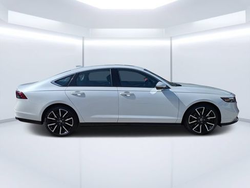 Used 2023 Honda Accord Touring image 2
