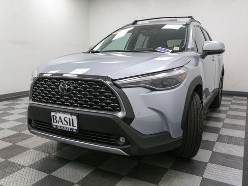 Used 2023 Toyota Corolla Cross XLE w/ Convenience Package AWD/4WD image 4