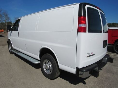 Used 2024 Chevrolet Express 2500 w/ Driver Convenience Package image 7