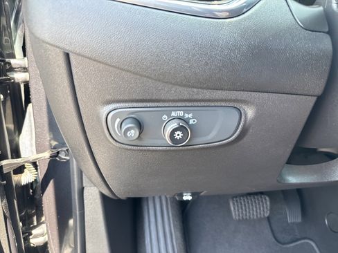 Used 2023 Chevrolet Equinox LT FWD image 25