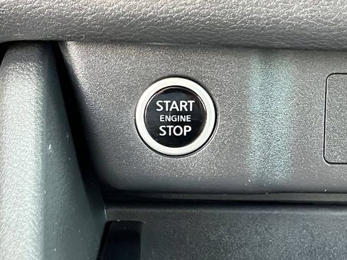 Used 2022 Nissan Rogue SV FWD image 22