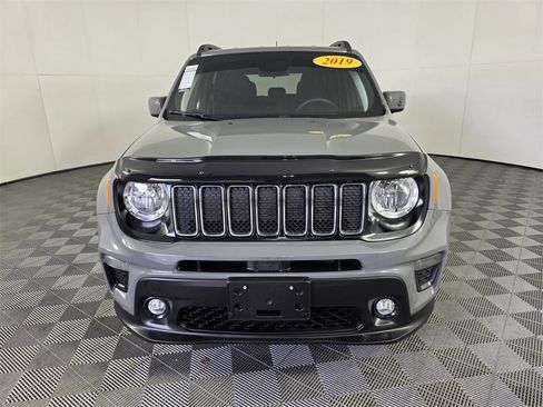 Certified 2019 Jeep Renegade Latitude image 3