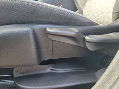 Used 2019 Chevrolet Equinox LS FWD image 19