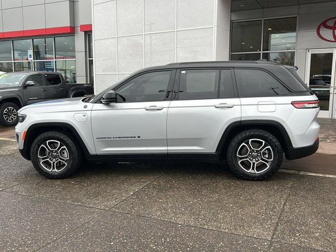 Used 2024 Jeep Grand Cherokee Trailhawk AWD/4WD image 9