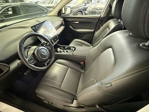 Used 2025 VinFast VF 8 Eco image 7