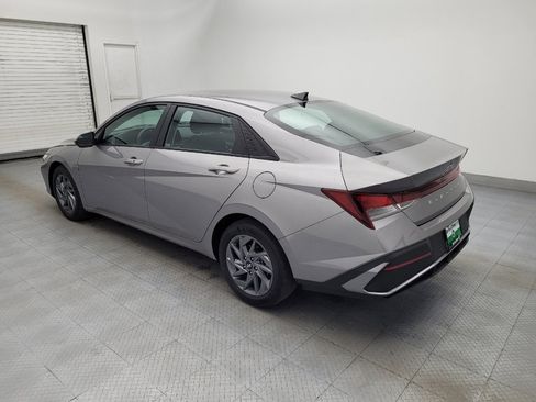 Used 2024 Hyundai Elantra SEL image 3
