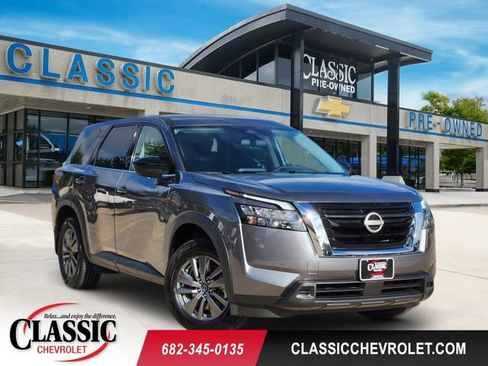 Used 2025 Nissan Pathfinder S FWD image 1