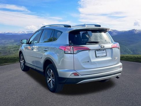 Used 2018 Toyota RAV4 XLE AWD/4WD image 3