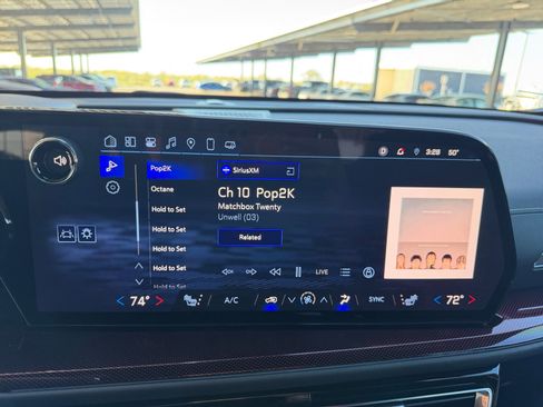 Used 2025 Chevrolet Traverse Z71 w/ Enhanced Driving Package image 19