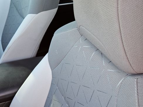 Used 2022 Toyota RAV4 XLE image 24