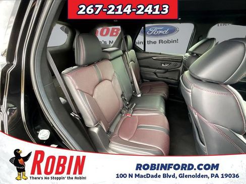 Used 2025 Honda Pilot Black Edition image 25