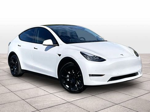 Used 2022 Tesla Model Y Long Range image 2