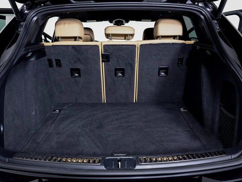 Certified 2026 Porsche Macan AWD/4WD image 13