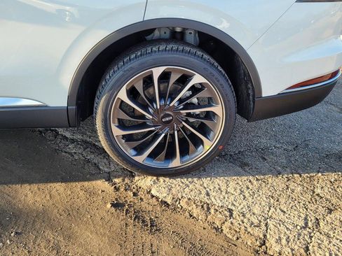 New 2026 Lincoln Aviator Reserve image 9