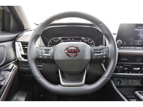 Used 2025 Nissan Rogue SV image 17