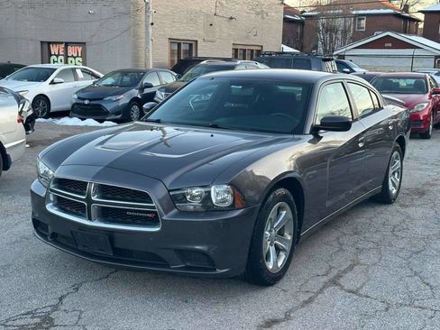 Used 2014 Dodge Charger SE w/ Sport Appearance Group image 3