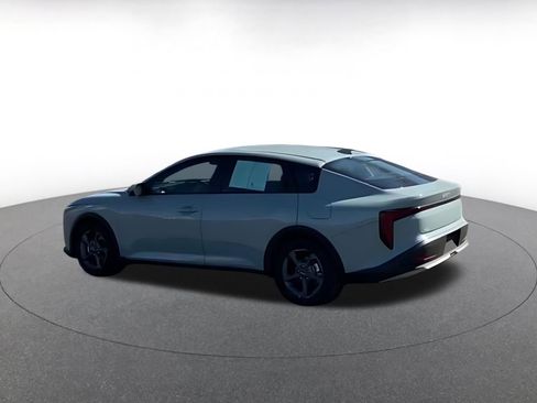 Used 2025 Kia K4 LXS image 15