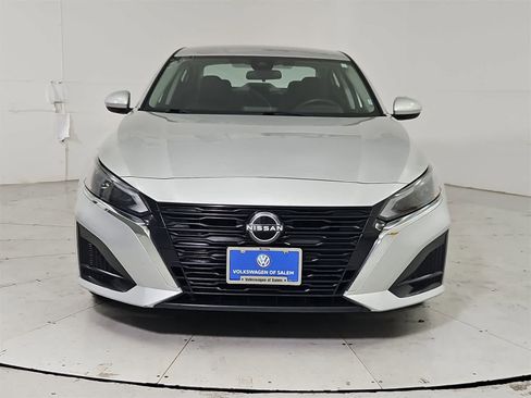 Used 2023 Nissan Altima 2.5 SV image 9