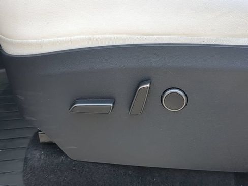 Used 2024 Tesla Model Y Long Range AWD/4WD image 23