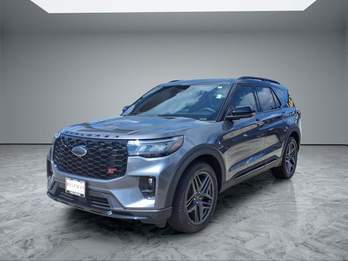 Used 2025 Ford Explorer ST RWD image 3