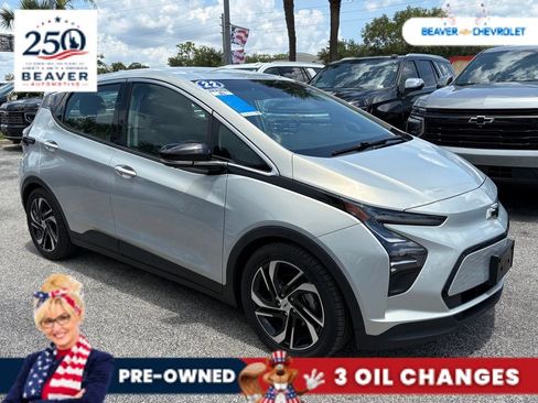 Used 2022 Chevrolet Bolt LT w/ Infotainment Package FWD image 9