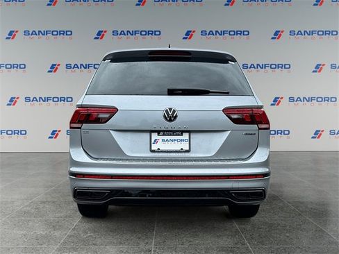 Used 2022 Volkswagen Tiguan SE R-Line image 4