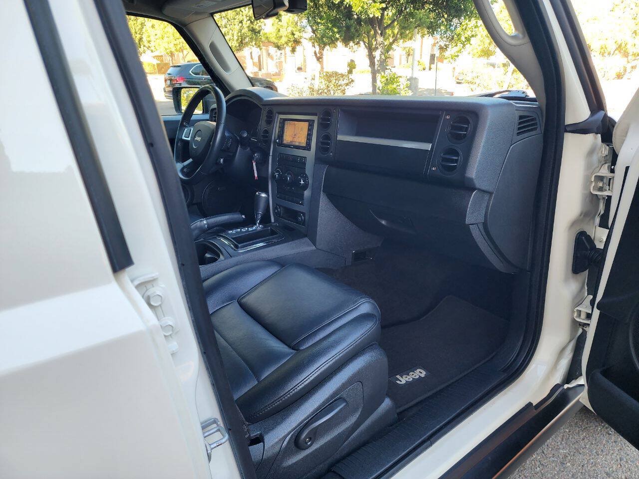 Used 2010 Jeep Commander Sport w/ Sun/Sound Group RWD image 25