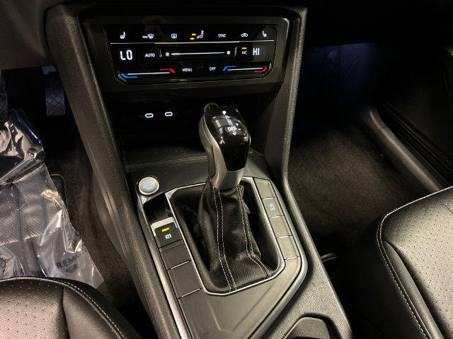 Certified 2023 Volkswagen Tiguan SE FWD image 28