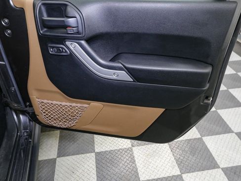 Used 2018 Jeep Wrangler Unlimited Rubicon w/ Dual Top Group image 21