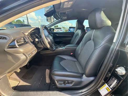 Used 2022 Toyota Camry SE image 11