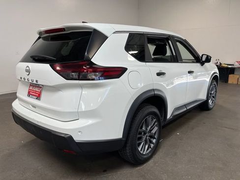 Used 2024 Nissan Rogue S FWD image 3