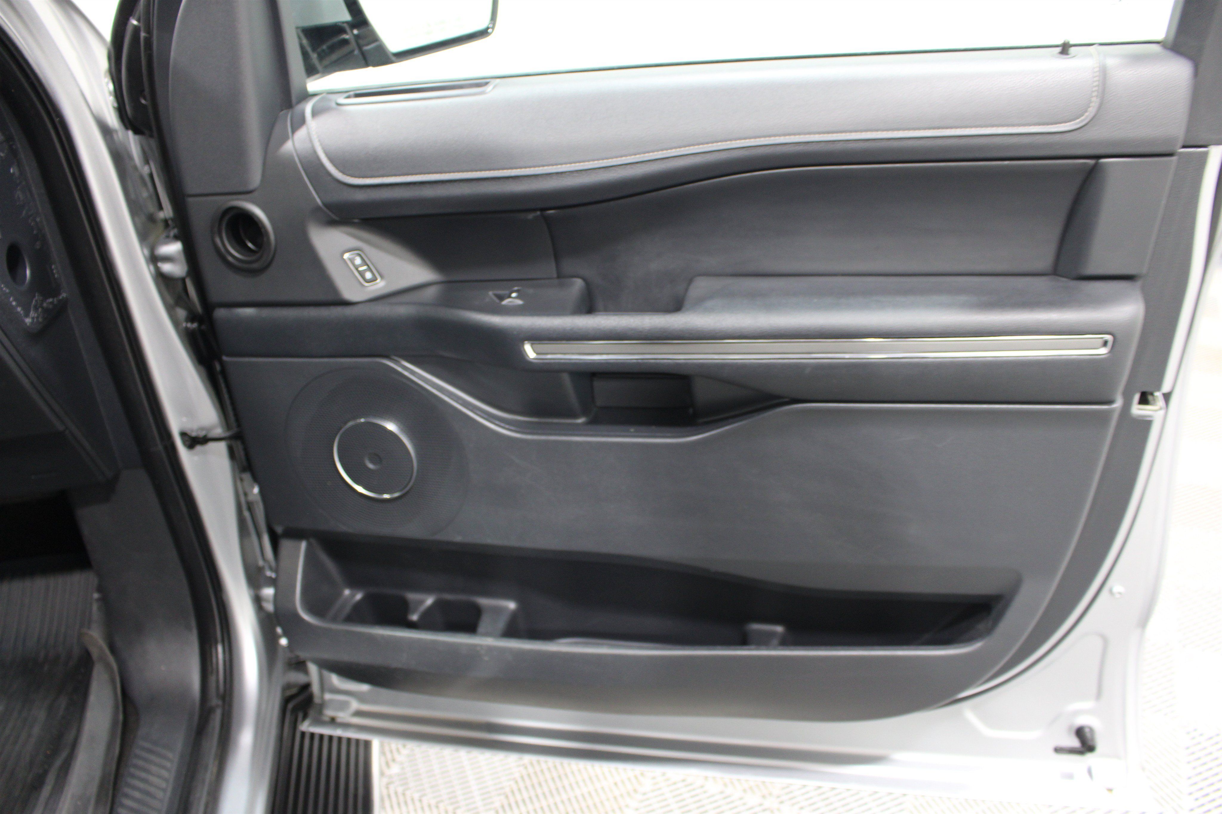 Used 2022 Ford Expedition Max XLT AWD/4WD image 31