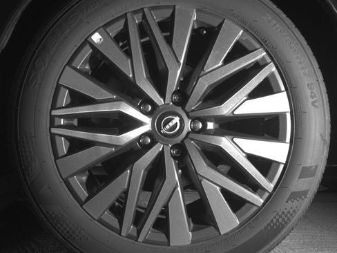 Used 2025 Nissan Altima 2.5 SV FWD image 14