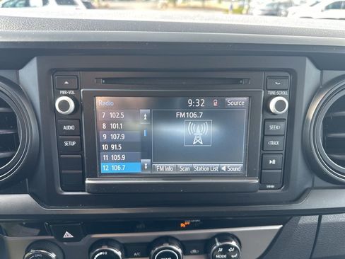 Used 2018 Toyota Tacoma SR w/ SR Convenience Package image 3