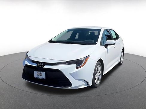 Used 2025 Toyota Corolla LE FWD image 5