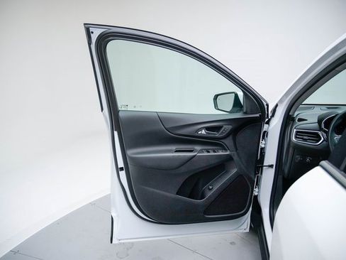 Used 2024 Chevrolet Equinox LT image 23