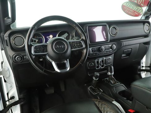 Used 2022 Jeep Wrangler Unlimited Sahara image 2