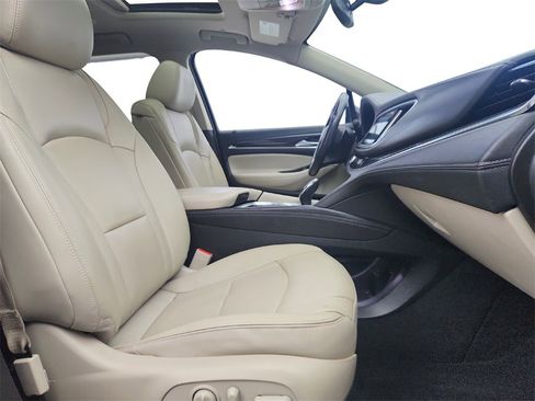 Used 2020 Buick Enclave Essence image 26