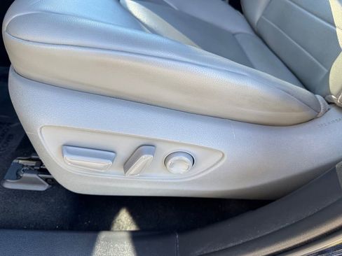 Used 2021 Toyota Highlander XLE image 12