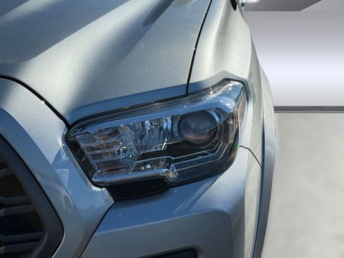 Certified 2022 Toyota Tacoma TRD Sport image 11