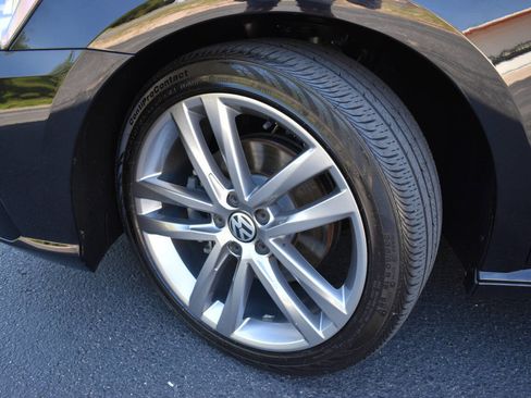 Used 2017 Volkswagen Passat 1.8T R-Line FWD image 42