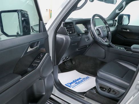 Used 2024 Lexus GX 550 w/ Accessory Package (Z1) AWD/4WD image 3