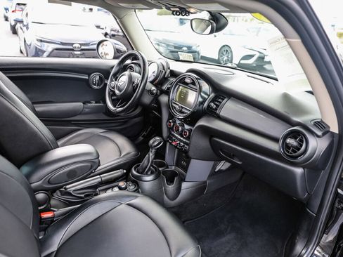 Used 2017 MINI Cooper 2-Door Hardtop image 3