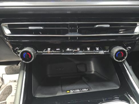 New 2026 Chevrolet Traverse LT w/ Sun and Wheel Package AWD/4WD image 23