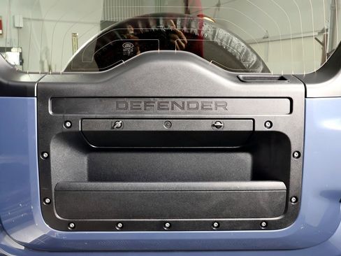 Used 2023 Land Rover Defender 90 S image 18